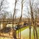 Riverfront Covington Cabin with Deck and Fire Pit!, Piqua (фото 2)