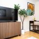 Modern City 2 bed Apartment with FREE Parking & WIFI & NETFLIX