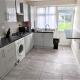 Spacious 5 bedroom House - 10min walk to Becrontree Station Dagenham - Photo 2