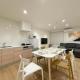 b hotel Nikkei - Central 3BR Apt Close to Shopping & Dining, Hiroshima