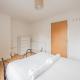Stylish Spacious 3 Bed Home 5min walk from station, Londres - Photo 9