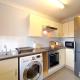 Fully Serviced Two Bed Apartment in Poplar, London - Photo 7