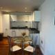 1 Bed Flat - Sleeps 2 - Garden - Parking, Mánchester - Foto 2