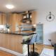 Modern 2 Bedroom, 2 Bathroom Apartment in Central Belfast, Sleeps 6 with Parking Included - Zdjęcie 5