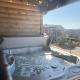 New Log Cabin with Ozark Sunset Views, $400 Daily Activities Included, Pickleball, Branson