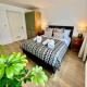 Modern Flat overlooking High St, Andover