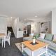 Stylish 1-Bed Apartment with Balcony & Pool Access, Turner