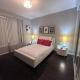 Cozy private room and bathroom in prime location with rooftop views 30 day stays or more, Los Angeles - Foto 7