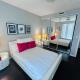 Cozy private room and bathroom in prime location with rooftop views 30 day stays or more, Los Angeles - Foto 8