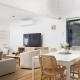 Coastal Hideaway - Water Views and Walk To The Beach, Corlette (foto 7)