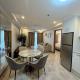 Sheryll Escapes - La Grande 11th floor Phase 2, posh 1BR balcony!, Анхелес