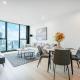 Hidden Gem Amazing Two-BR Apt Central Melbourne # 3804