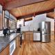 The Ski Bungalow - A cozy 2-bedroom retreat in the heart of ski town - Ski and snowboard rental deals!, Killington (fotografie 3)