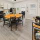 Main St New with AC Monthly stays Charming Cottage KING BED, Philomath (fotografie 3)