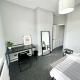 Luxury 5 bed Salford home free parking, Manchester - Photo 7
