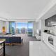 Modern 2-Bed with Pool Access in Surfers Paradise Gold Coast - Zdjęcie 3