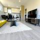 Stylish 4BR Home, Netflix, Walk to Eateries and Schools, Окленд - Фото 1