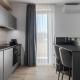 Chic Grey Escape - Central, Free Parking, Self Check-In, Oradea - Foto 7