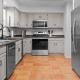 Chic Townhome Tranquility - An Irvie Home, Alameda (photo 2)