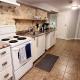 Charming Basement Studio Bathroom Full Kitchen, Toronto (zdjęcie 3)