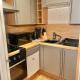 Studio Flat by Brookland Stays Serviced Accommodation Short Lets Leeds with Free WiFi - Zdjęcie 5