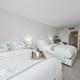 Beach Front 2 Bed Condo - Pool & Tiki Bar, Fort Lauderdale (photo 7)