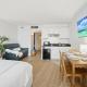 Beach Front 2 Bed Condo - Pool & Tiki Bar, Fort Lauderdale (photo 5)
