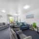 2-Bed Escape with Pool, Steps From Torquay Beach, Torquay - Fotografie 2