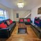 Stockport 6 Bed Home by City SuperHost, Manchester - Photo 3