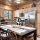 Mountain 7BR Cabin - Pet-friendly, Hot Tub, Pool, and Views, Sevierville (foto 3)