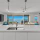 3 Bedroom Beachfront Penthouse with Epic Rooftop & Ocean Views, Pialba (Foto 6)