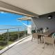 3 Bedroom Beachfront Penthouse with Epic Rooftop & Ocean Views, Pialba (Foto 8)
