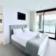 Catalina Bay 2BR w Balcony Views by Zodiak Stays, Окленд - Фото 4