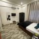 Tridev Inn near Railway station & 2km from Kashi Vishwanath Temple, Varanasi - Foto 2