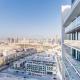 Skyline and Community Views 1BR with Private Balcony Near Community Park, Binghatti Amber, Jumeirah Village Circle by Deluxe Holiday Homes, Dubaj - Zdjęcie 5