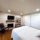 The Ranch House with a Pool Hot Tub and Fire Pit, Рино (фото 7)