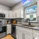 Stylish & Comfy Downtown Gem Irving Parking, Ирвинг (фото 10)