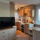 Beach Chalet - 2 Bedrooms - 4 Guests - Parking Great Yarmouth - Foto 10