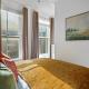 Bright & Airy Flat with Stunning Rooftop Views, Londýn - Fotografie 9