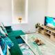 Stylish 3 BDR House with Free Parking Near Hulme, Manchester - Photo 1