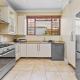 Spacious Claremont Home with Pool Fireplace, Кейптаун - Фото 4
