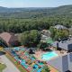 Enjoy Branson in a great 1BD condo with resort amenities including mini-golf, Branson - Photo 1