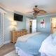 Beautiful condo overlooking lagoon, pool and beach on Sanibel Island, Ybel (photo 10)