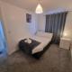 3 Bed House - Sleeps 6 - Parking - Wifi Maidstone - Foto 7