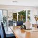 Luxury Mooloolaba Retreat with Spa & Pool, Mooloolaba (zdjęcie 10)