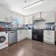 Spacious 4-Bed Home Near Birmingham City Centre with large Garden and WiFi, Бирмингем (фото 6)