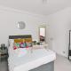 Modern 1-Bedroom Retreat in Trendy Clerkenwell, Londýn - Fotografie 8
