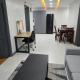 BGC Center Decent 74sqm, 2br, 2baths, 4beds with maid quarter, Manila - Fotografie 1