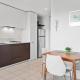 Central 1-Bed Apartment with Secure Parking, Melbourne (foto 3)
