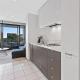 Central 1-Bed Apartment with Secure Parking, Melbourne (foto 8)